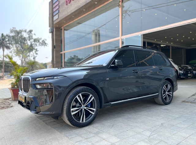 Second-hand 2023 BMW X7 xDrive 40i M Sport for sale in Bangalore-8