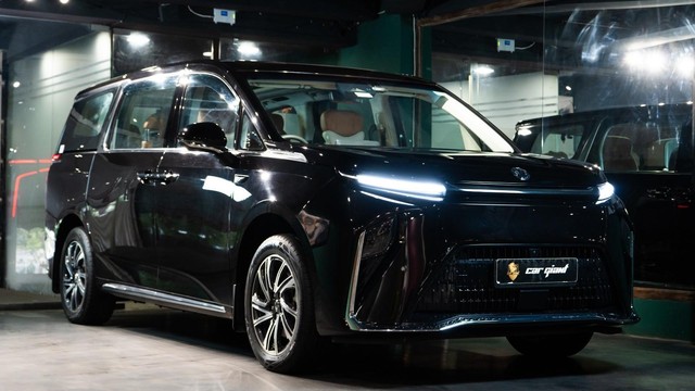 Second-hand 2025 MG M9 Presidential Limo for sale in New Delhi-0