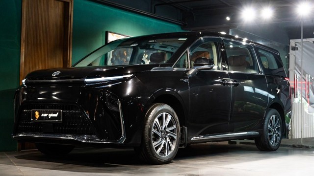 Second-hand 2025 MG M9 Presidential Limo for sale in New Delhi-4