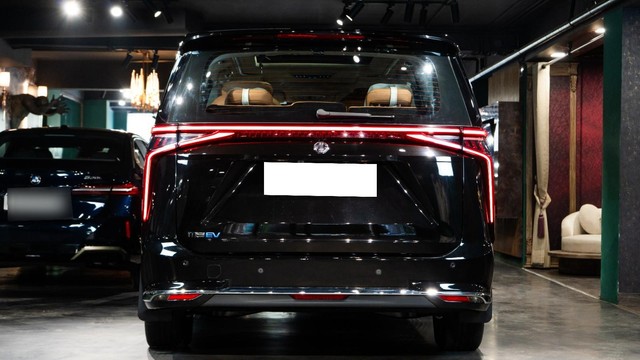 Second-hand 2025 MG M9 Presidential Limo for sale in New Delhi-2