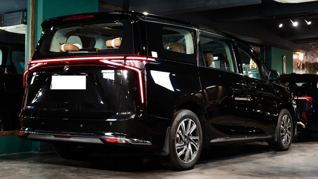 Second-hand 2025 MG M9 Presidential Limo for sale in New Delhi-7