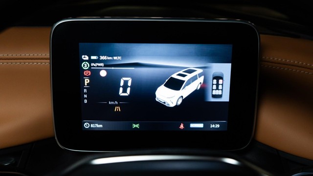 Second-hand 2025 MG M9 Presidential Limo for sale in New Delhi-9