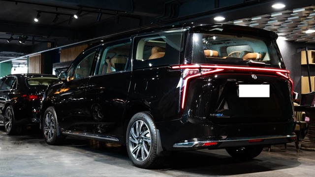 Second-hand 2025 MG M9 Presidential Limo for sale in New Delhi-3