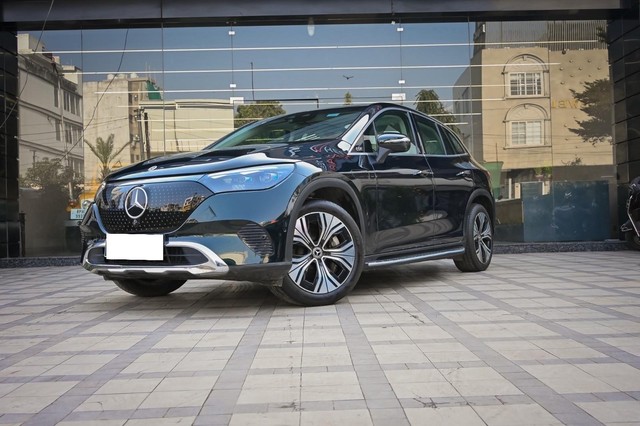 Second-hand 2023 Mercedes-Benz EQE SUV 500 4MATIC for sale in Jaipur-3