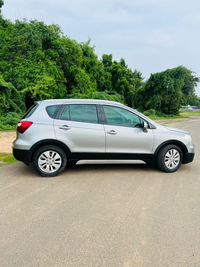 Second-hand 2015 Maruti S Cross DDiS 200 Alpha for sale in Vadodara-1