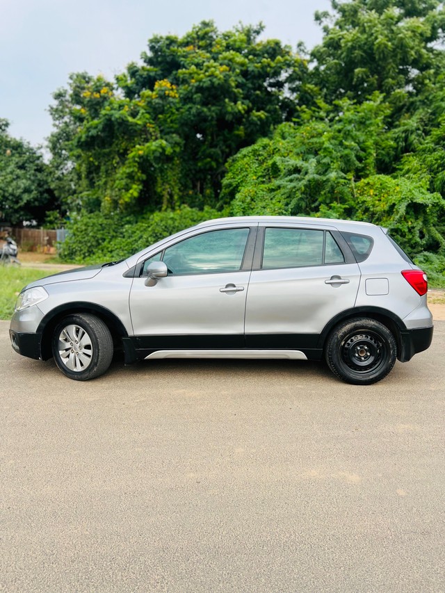 Second-hand 2015 Maruti S Cross DDiS 200 Alpha for sale in Vadodara-3