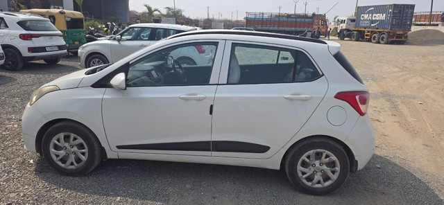 Second-hand 2018 Hyundai Grand i10 Sportz CNG for sale in Morbi-2