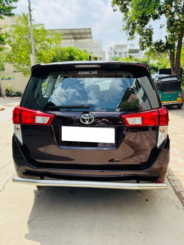 Second-hand 2018 Toyota Innova Crysta 2.4 G MT 8S BSIV for sale in Vadodara-1