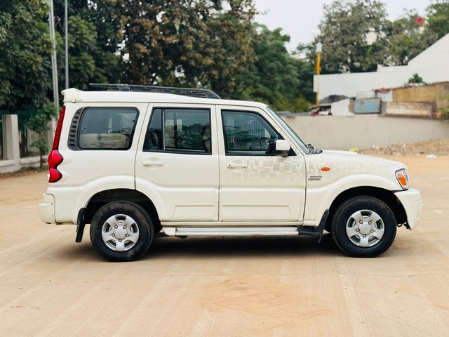 Second-hand 2014 Mahindra Scorpio EX for sale in Vadodara-1