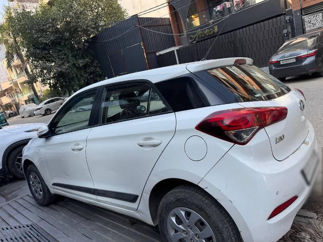 Second-hand 2016 Hyundai i20 Sportz 1.2 for sale in New Delhi-6
