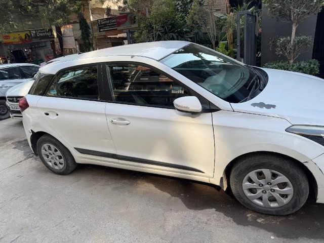 Second-hand 2016 Hyundai i20 Sportz 1.2 for sale in New Delhi-1