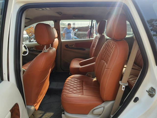 Second-hand 2014 Toyota Innova 2.5 VX (Diesel) 8 Seater for sale in Mumbai-4