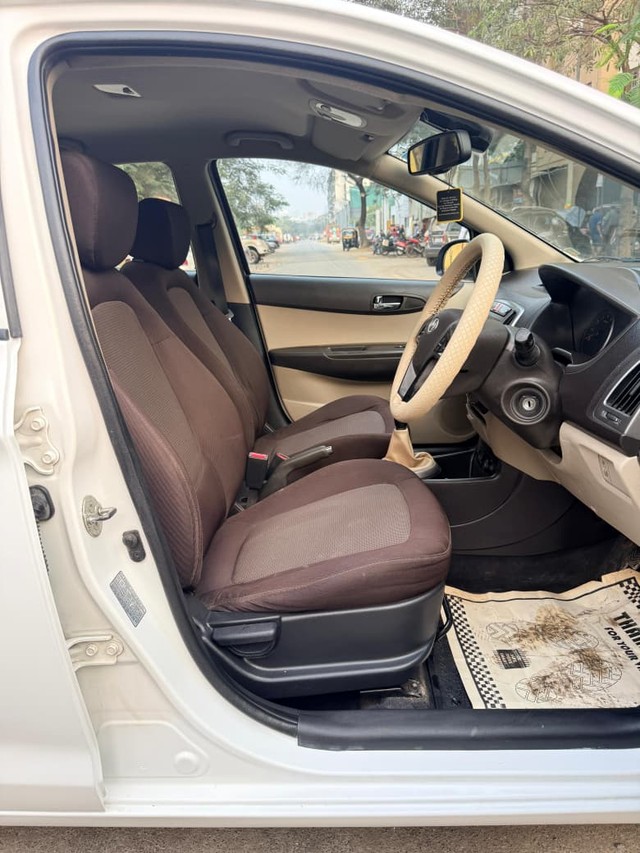 Second-hand 2014 Hyundai i20 Sportz 1.2 for sale in Mumbai-8