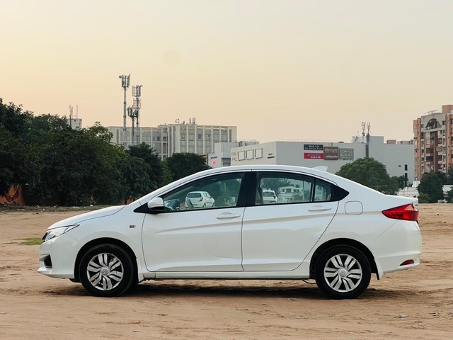 Second-hand 2015 Honda City i DTEC SV for sale in Ahmedabad-4
