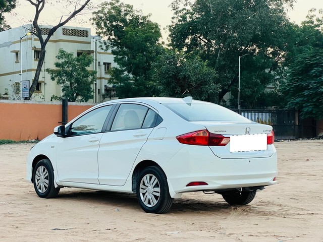 Second-hand 2015 Honda City i DTEC SV for sale in Ahmedabad-3
