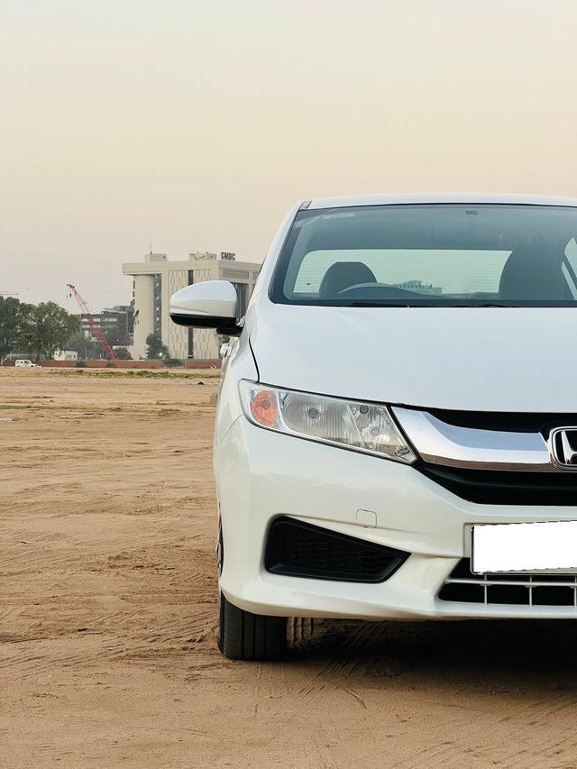 Second-hand 2015 Honda City i DTEC SV for sale in Ahmedabad-11