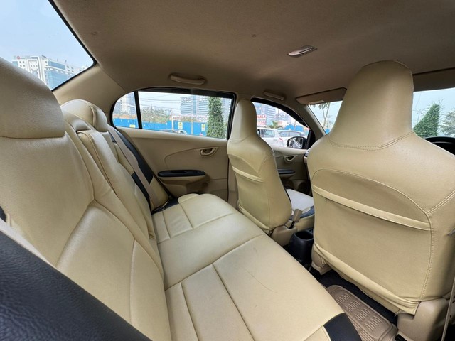 Second-hand 2017 Honda Amaze V Petrol BSIV for sale in Hyderabad-9