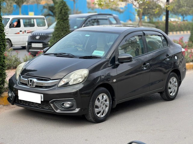 Second-hand 2017 Honda Amaze V Petrol BSIV for sale in Hyderabad-5