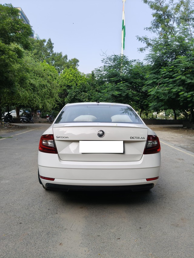 Second-hand 2018 Skoda Octavia 1.8 TSI AT L K for sale in New Delhi-1