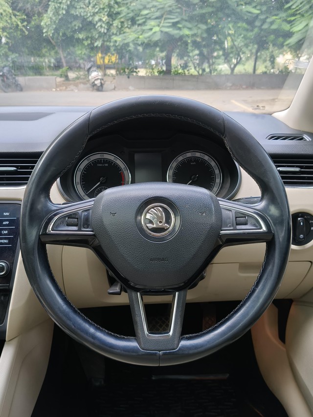 Second-hand 2018 Skoda Octavia 1.8 TSI AT L K for sale in New Delhi-4