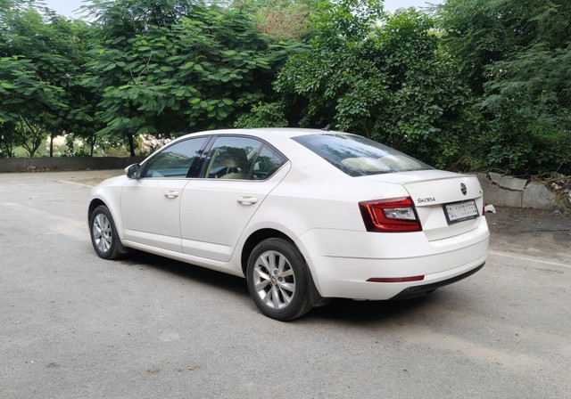 Second-hand 2018 Skoda Octavia 1.8 TSI AT L K for sale in New Delhi-6