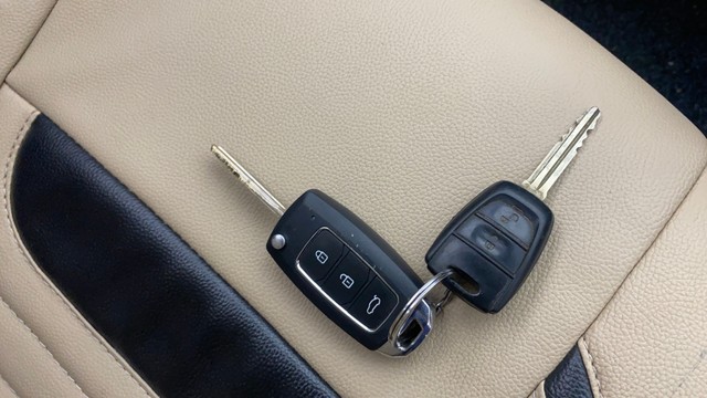 Second-hand 2016 Hyundai EON Sportz for sale in Hyderabad-21