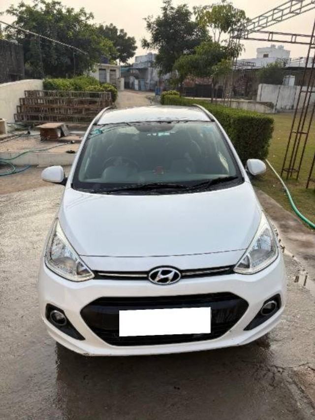 Second-hand 2014 Hyundai Grand i10 Sportz for sale in Nagaur-2
