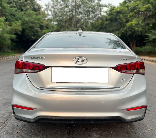 Second-hand 2018 Hyundai Verna VTVT 1.6 AT SX Option for sale in New Delhi-2