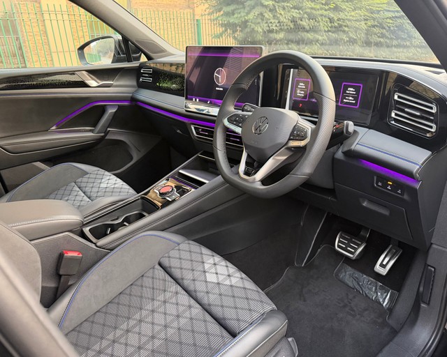 Second-hand 2025 Volkswagen Tiguan R Line 2.0L TSI for sale in New Delhi-17