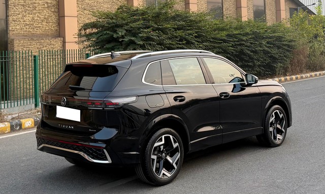 Second-hand 2025 Volkswagen Tiguan R Line 2.0L TSI for sale in New Delhi-8
