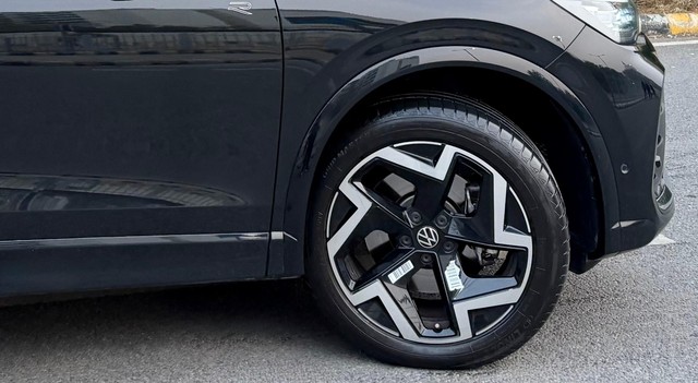 Second-hand 2025 Volkswagen Tiguan R Line 2.0L TSI for sale in New Delhi-6