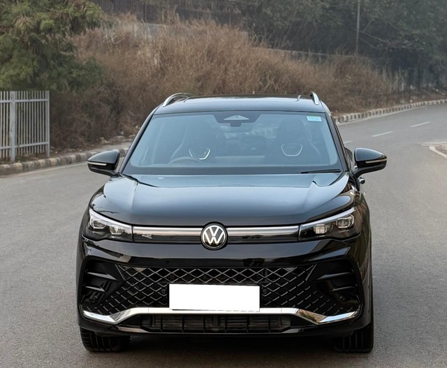 Second-hand 2025 Volkswagen Tiguan R Line 2.0L TSI for sale in New Delhi-4