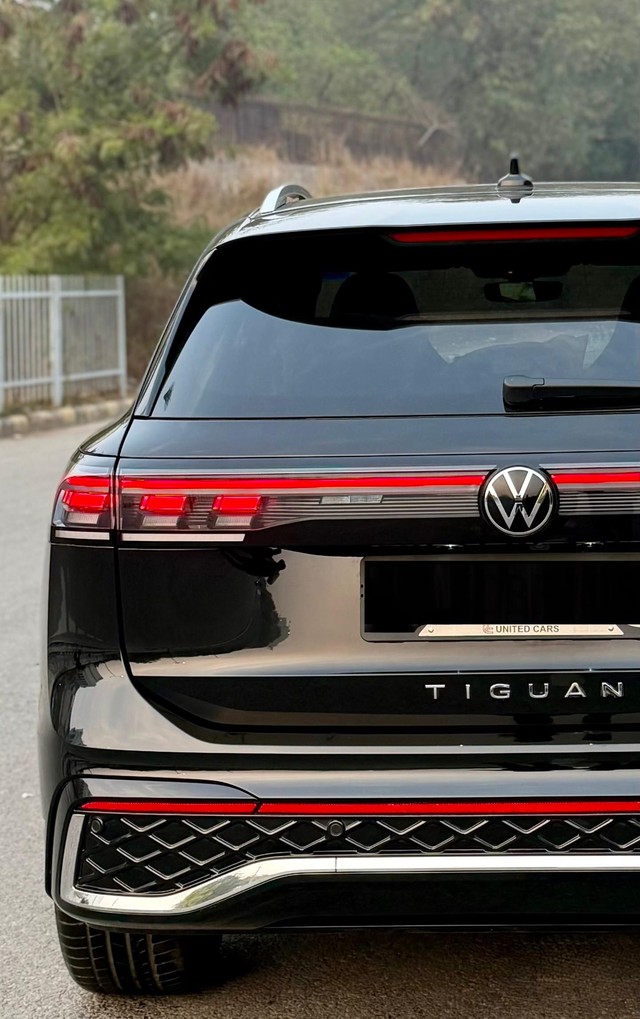 Second-hand 2025 Volkswagen Tiguan R Line 2.0L TSI for sale in New Delhi-2