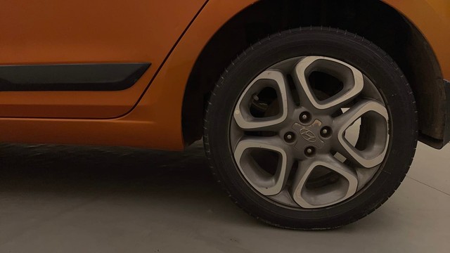 Second-hand 2018 Hyundai Grand i10 Asta AT CNG for sale in Bangalore-19