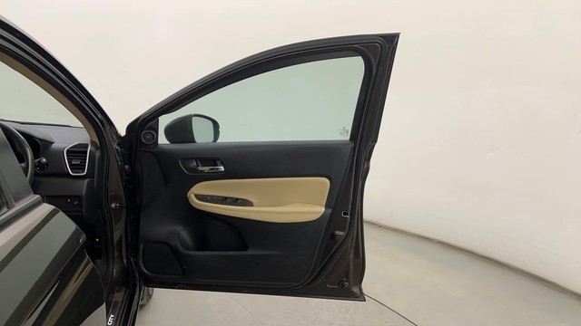 Second-hand 2022 Honda City ZX MT for sale in Pune-16