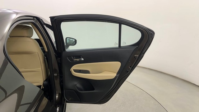 Second-hand 2022 Honda City ZX MT for sale in Pune-38