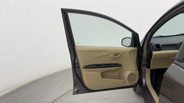 Second-hand 2015 Ford Figo Petrol ZXI for sale in Pune-30