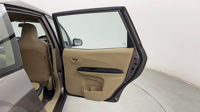 Second-hand 2015 Ford Figo Petrol ZXI for sale in Pune-26