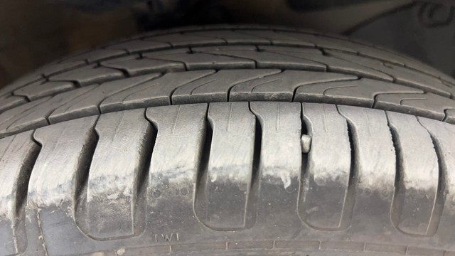 Second-hand 2015 Ford Figo Petrol ZXI for sale in Pune-27