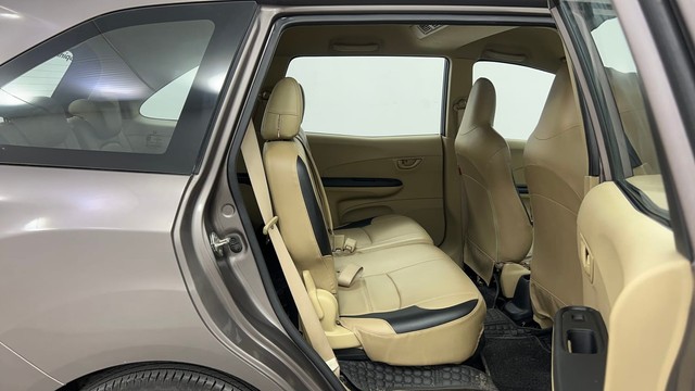 Second-hand 2015 Ford Figo Petrol ZXI for sale in Pune-32