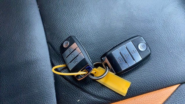 Kia Sonet HTX Diesel Anniversary Edition Second-hand 2022 Kia Sonet HTX Diesel Anniversary Edition for sale in Hyderabad-21