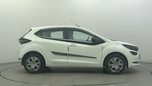 Second-hand 2022 Tata Altroz XM Plus for sale in Ahmedabad-2