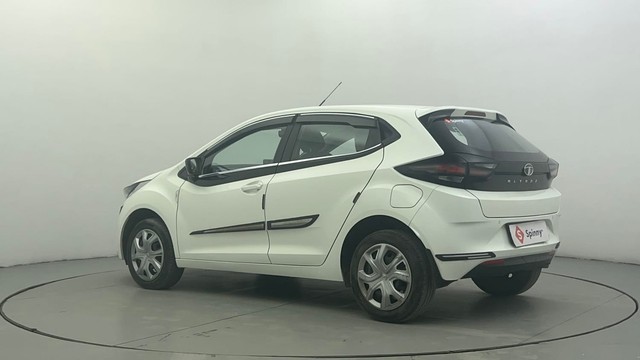 Second-hand 2022 Tata Altroz XM Plus for sale in Ahmedabad-5