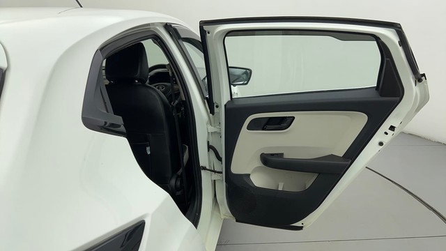 Second-hand 2022 Tata Altroz XM Plus for sale in Ahmedabad-39