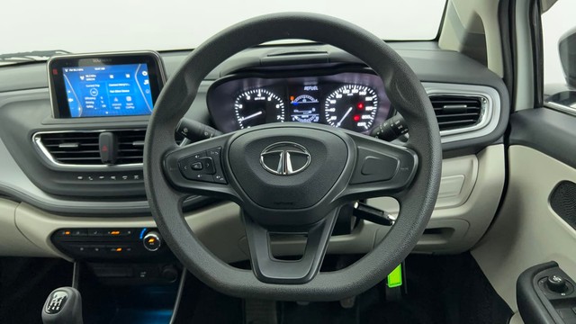 Second-hand 2022 Tata Altroz XM Plus for sale in Ahmedabad-27