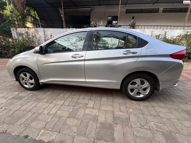 Second-hand 2014 Honda City 1.5 V MT Exclusive for sale in Thrissur-3
