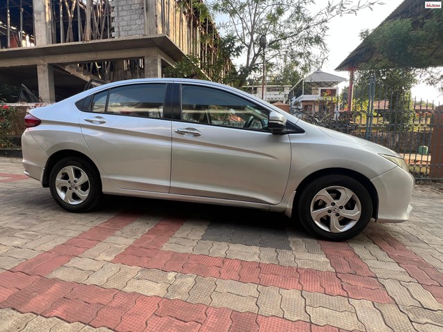 Second-hand 2014 Honda City 1.5 V MT Exclusive for sale in Thrissur-2
