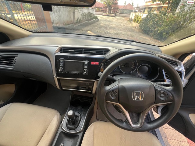 Second-hand 2014 Honda City 1.5 V MT Exclusive for sale in Thrissur-5