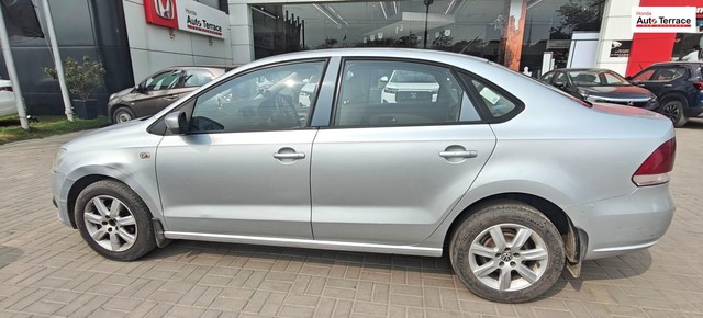 Volkswagen Vento Petrol Highline Second-hand 2011 Volkswagen Vento Petrol Highline for sale in Ahmedabad-5