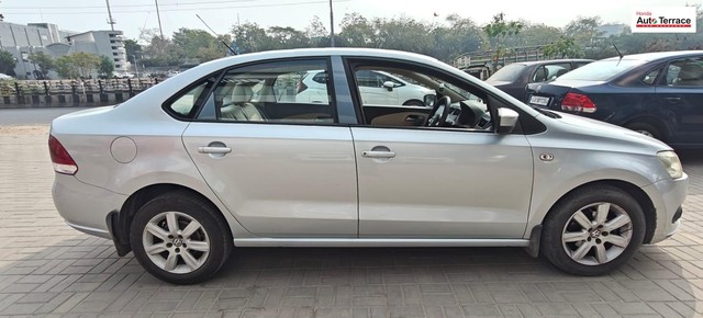 Volkswagen Vento Petrol Highline Second-hand 2011 Volkswagen Vento Petrol Highline for sale in Ahmedabad-1